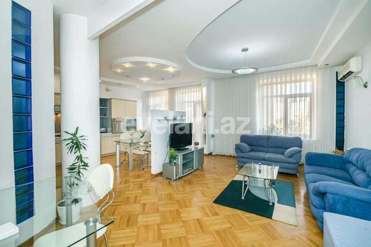 Kirayə verilir, köhnə tikili, 3 otaqlı, 140 m², Bakı, Səbail r, Sahil m.