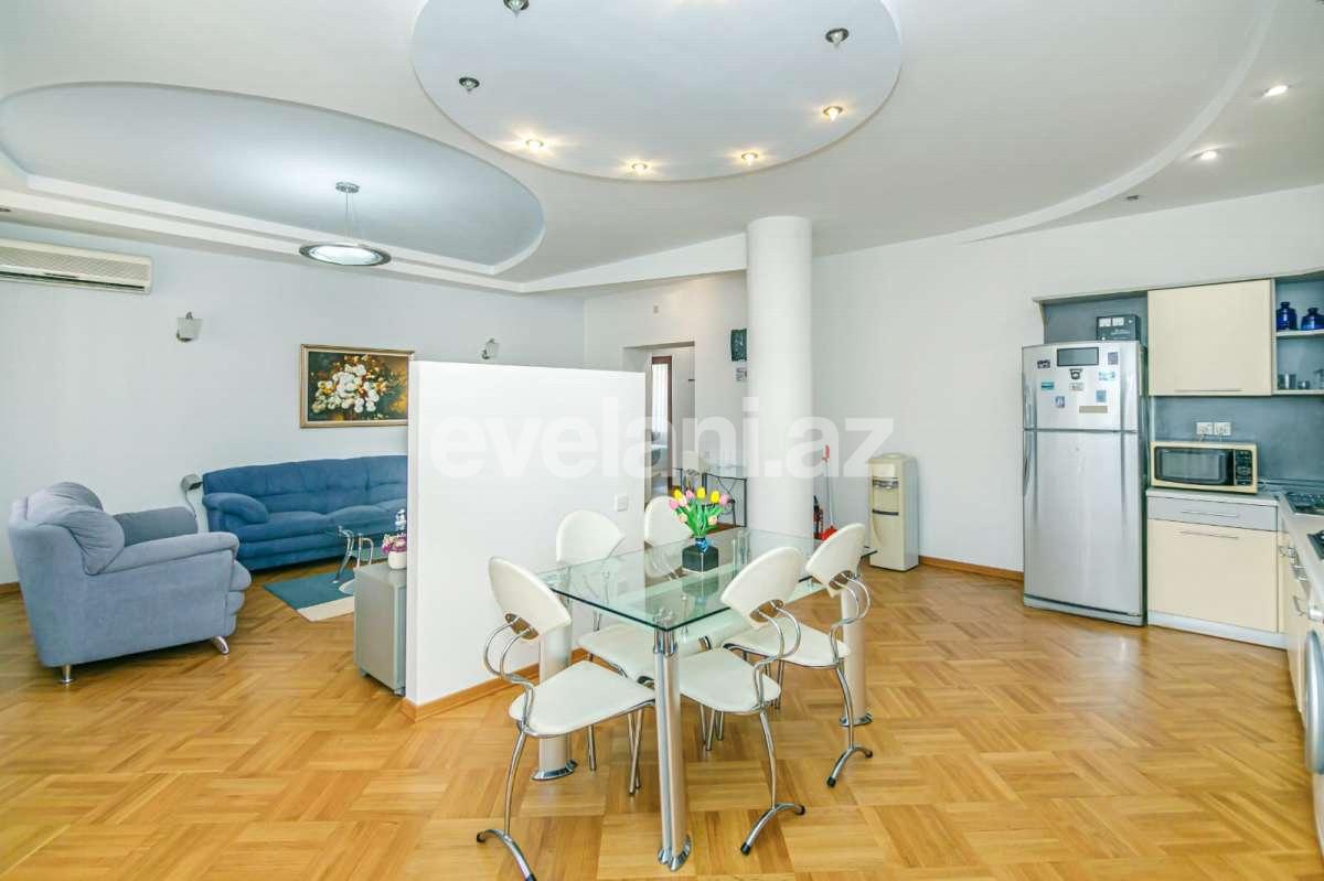 Kirayə verilir, köhnə tikili, 3 otaqlı, 140 m², Bakı, Səbail r, Sahil m.