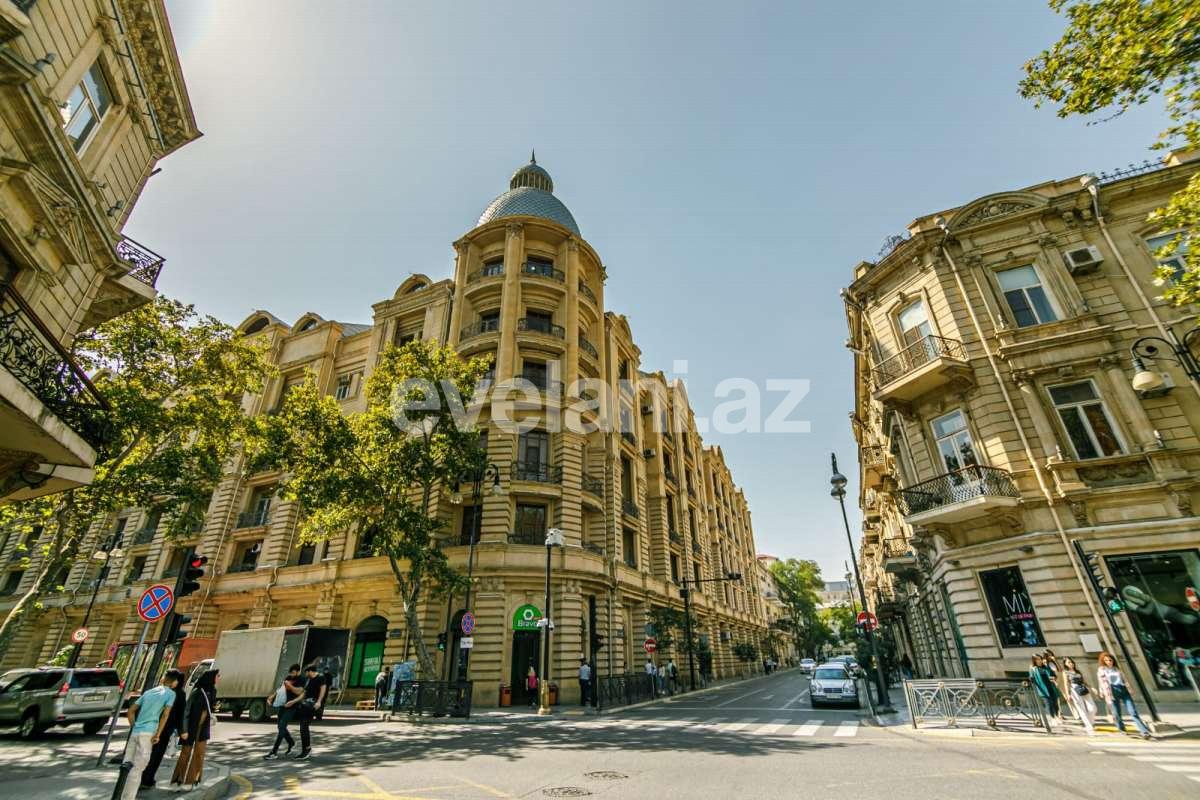 Kirayə verilir, köhnə tikili, 3 otaqlı, 140 m², Bakı, Səbail r, Sahil m.