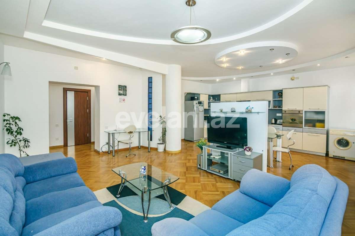 Kirayə verilir, köhnə tikili, 3 otaqlı, 140 m², Bakı, Səbail r, Sahil m.