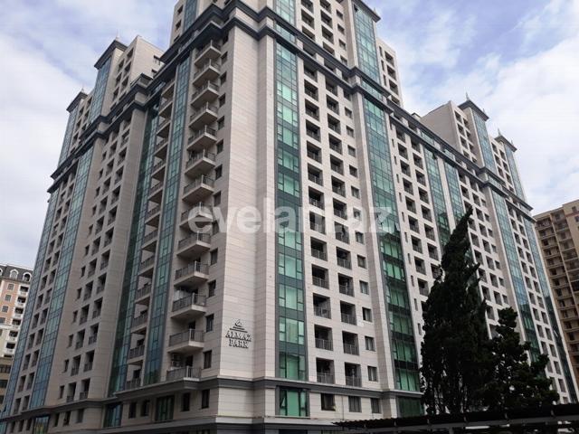 Satılır, yeni tikili, 3 otaqlı, 135 m², Bakı, Yasamal r, Elmlər Akademiyası m.