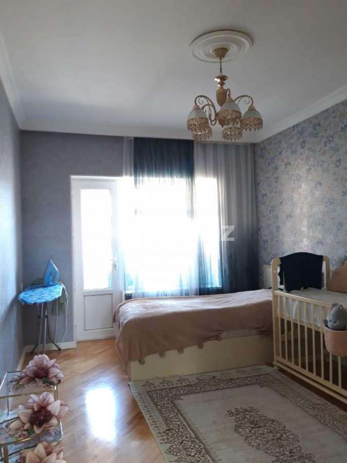 Satılır, köhnə tikili, 3 otaqlı, 90 m², Bakı, Binəqədi r, 8-ci mikrorayon q, Azadlıq prospekti m.