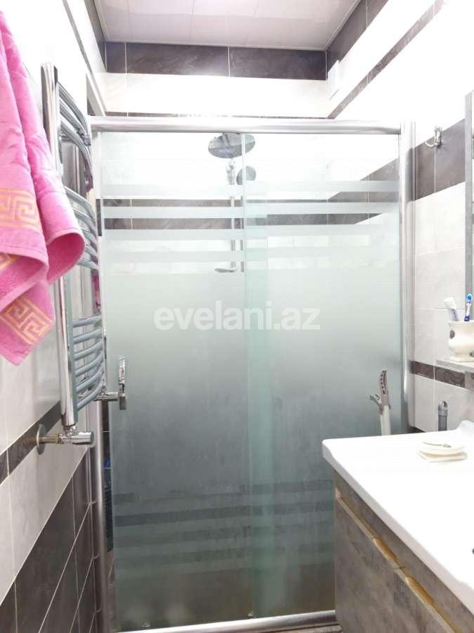 Satılır, köhnə tikili, 3 otaqlı, 90 m², Bakı, Binəqədi r, 8-ci mikrorayon q, Azadlıq prospekti m.