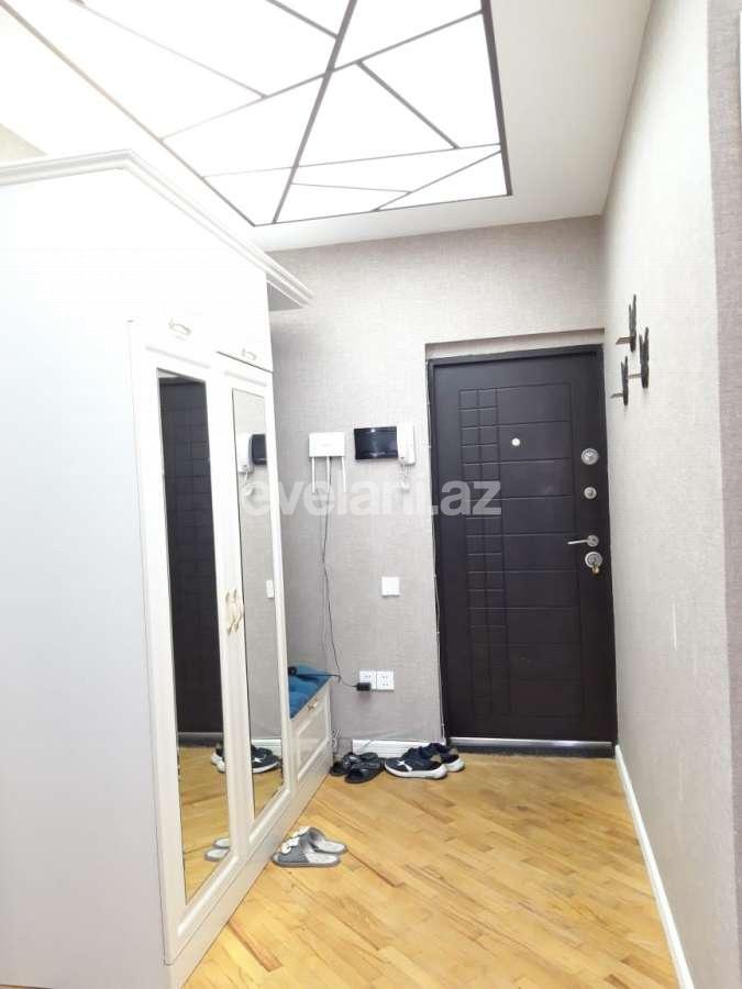 Satılır, köhnə tikili, 3 otaqlı, 90 m², Bakı, Binəqədi r, 8-ci mikrorayon q, Azadlıq prospekti m.