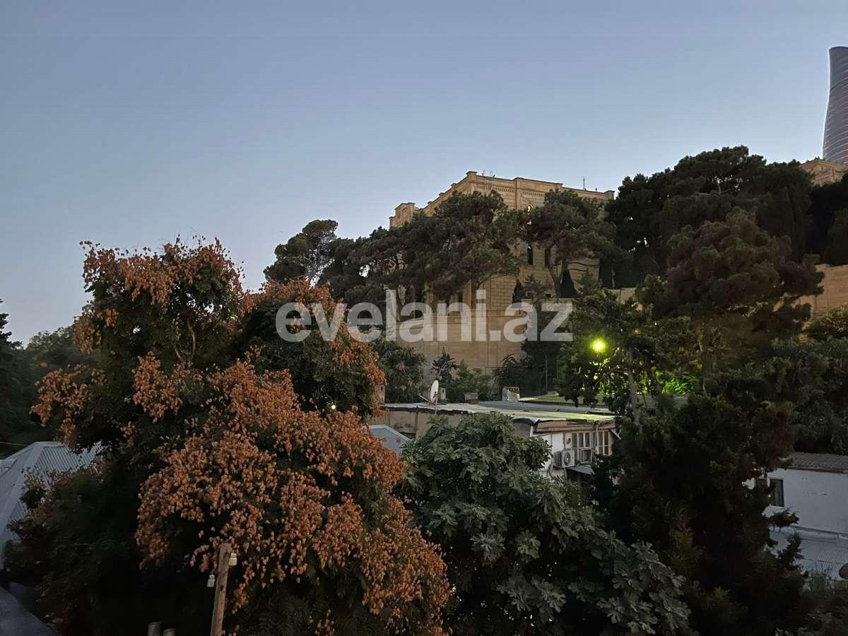 Rent, old building, 4 room, 130 m², Baku, Sabail r, Icheri Sheher m.