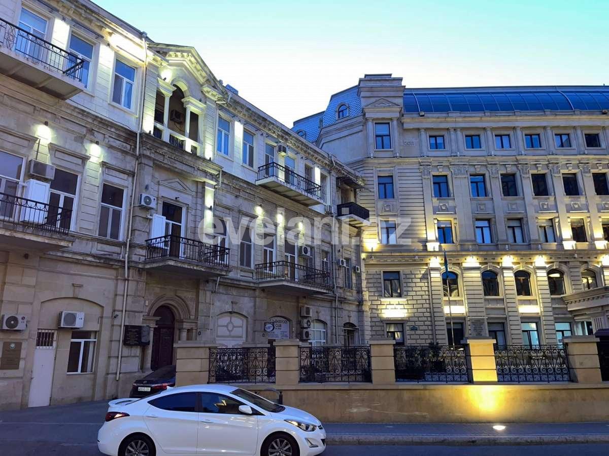 Rent, old building, 4 room, 130 m², Baku, Sabail r, Icheri Sheher m.