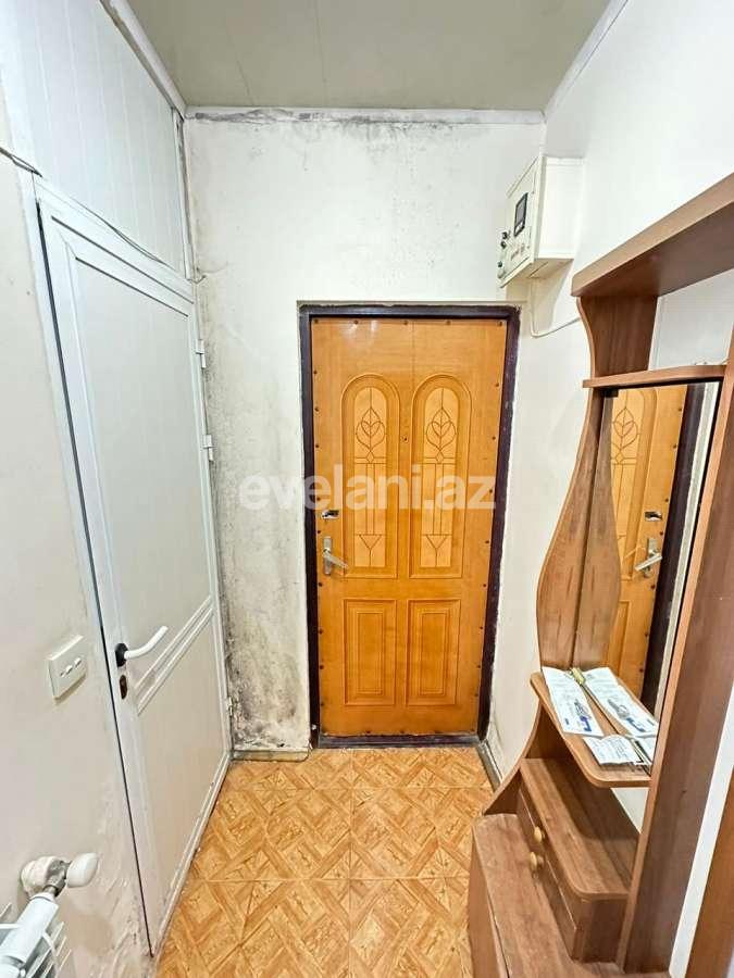 Satılır, köhnə tikili, 3 otaqlı, 40 m², Bakı, Nəsimi r, 5-ci mikrorayon q, Memar Əcəmi m.