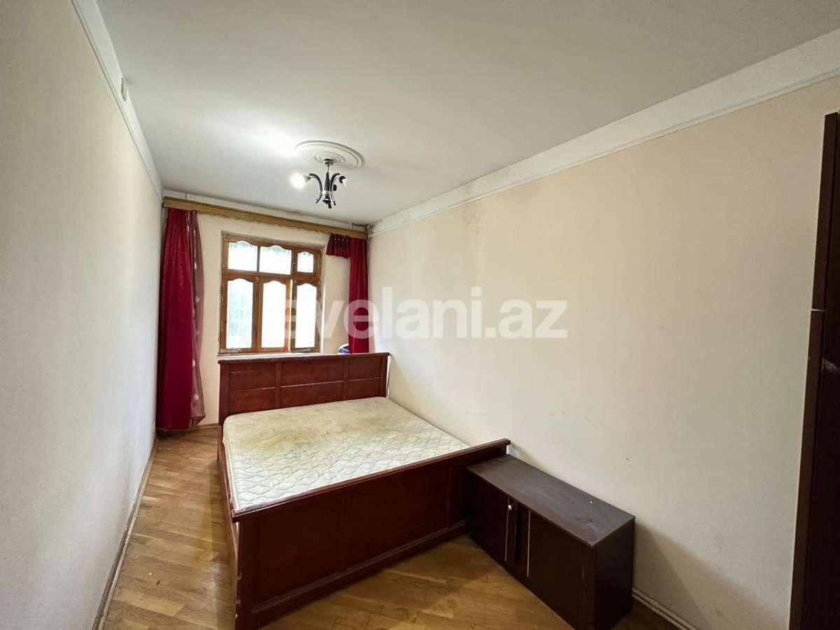 Satılır, köhnə tikili, 3 otaqlı, 40 m², Bakı, Nəsimi r, 5-ci mikrorayon q, Memar Əcəmi m.