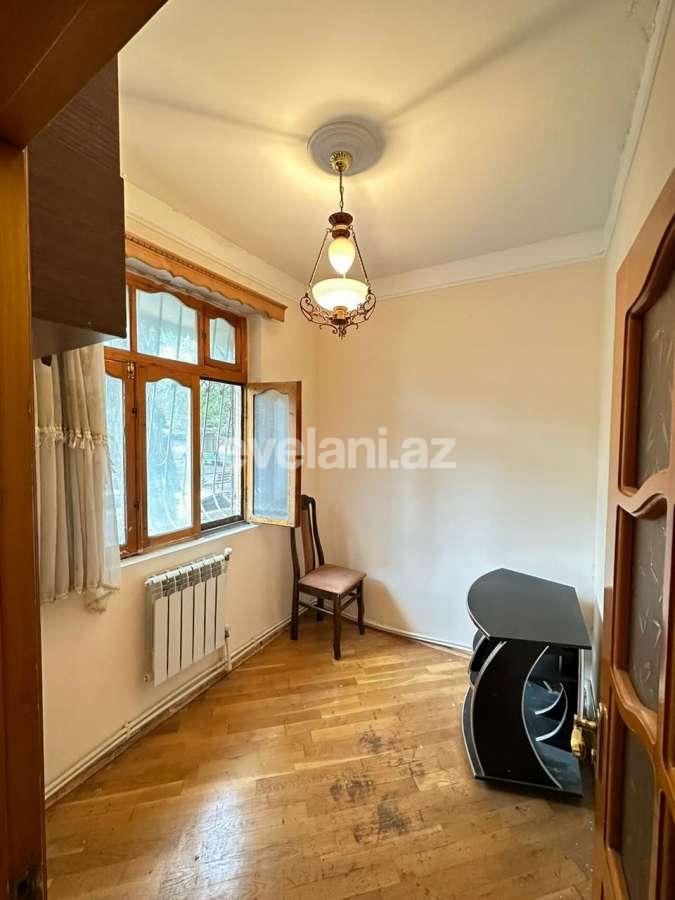 Satılır, köhnə tikili, 3 otaqlı, 40 m², Bakı, Nəsimi r, 5-ci mikrorayon q, Memar Əcəmi m.