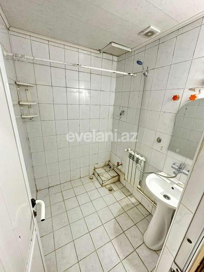 Satılır, köhnə tikili, 3 otaqlı, 40 m², Bakı, Nəsimi r, 5-ci mikrorayon q, Memar Əcəmi m.