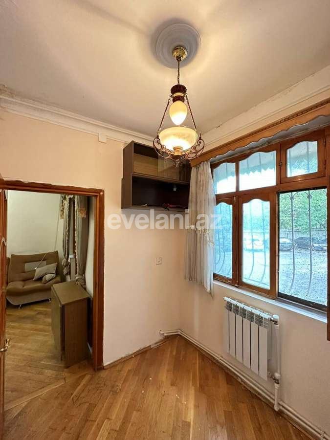 Satılır, köhnə tikili, 3 otaqlı, 40 m², Bakı, Nəsimi r, 5-ci mikrorayon q, Memar Əcəmi m.