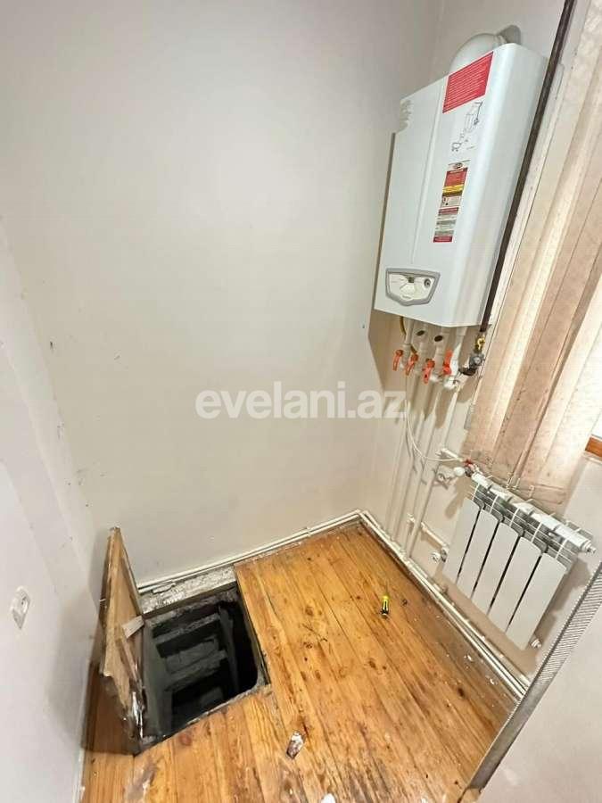 Satılır, köhnə tikili, 3 otaqlı, 40 m², Bakı, Nəsimi r, 5-ci mikrorayon q, Memar Əcəmi m.