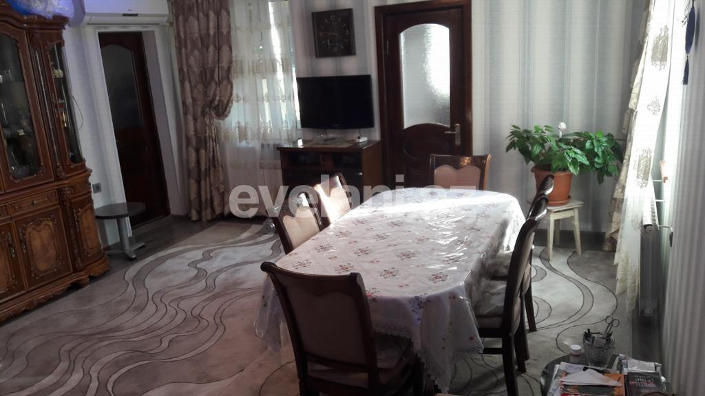 Satılır, köhnə tikili, 3 otaqlı, 70 m², Bakı, Nəsimi r, 1-ci mikrorayon q, 20 yanvar m.