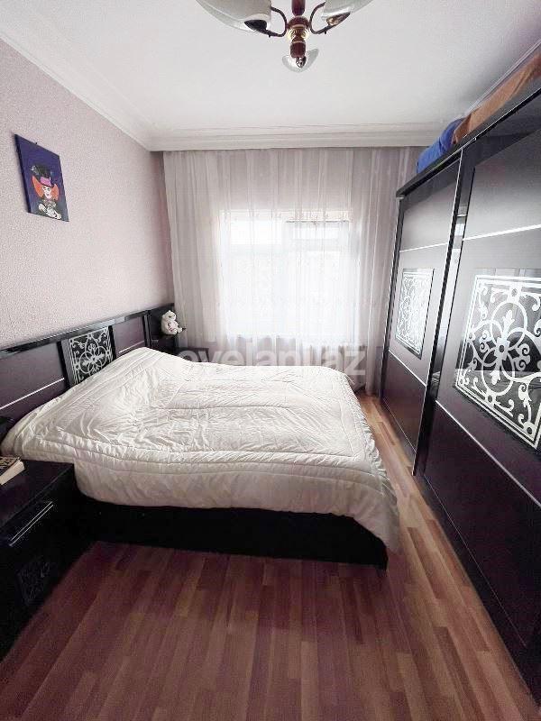Satılır, köhnə tikili, 3 otaqlı, 75 m², Bakı, Suraxanı r, Yeni Günəşli q, Xalqlar Dostluğu m.