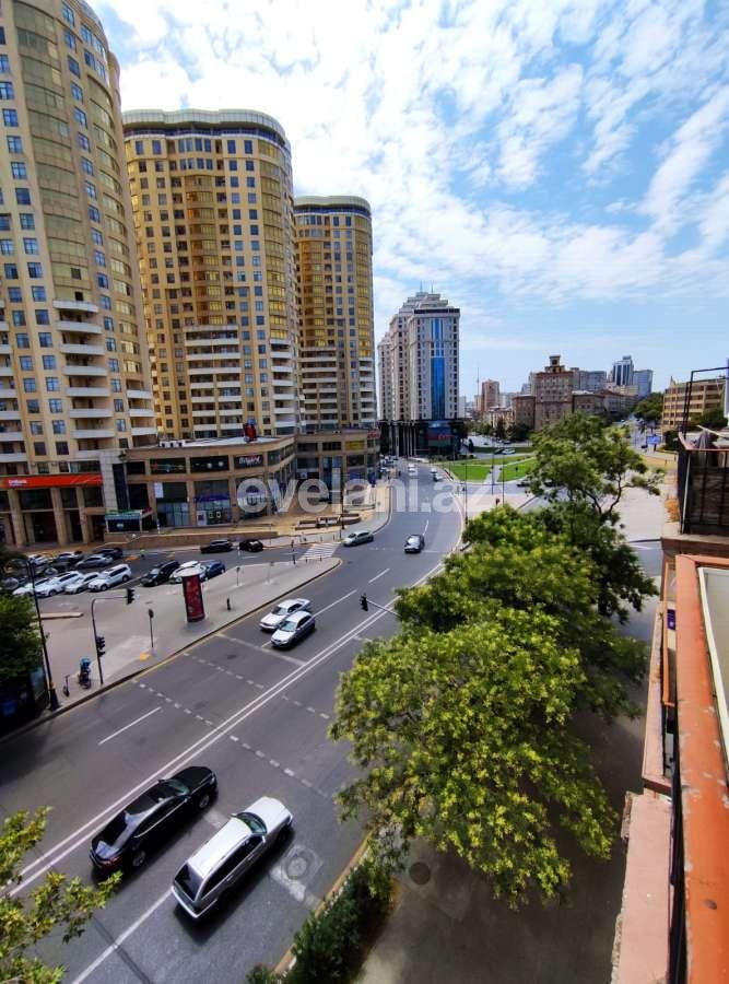 Satılır, köhnə tikili, 3 otaqlı, 70 m², Bakı, Yasamal r, Nizami m.