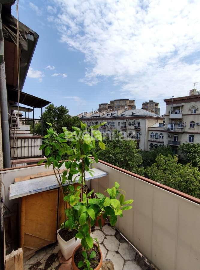 Satılır, köhnə tikili, 3 otaqlı, 70 m², Bakı, Yasamal r, Nizami m.