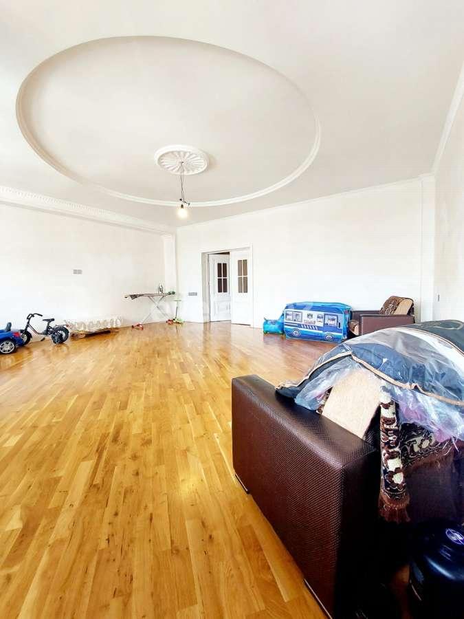Satılır, yeni tikili, 3 otaqlı, 145 m², Bakı, Binəqədi r, 8-ci mikrorayon q, Azadlıq prospekti m.