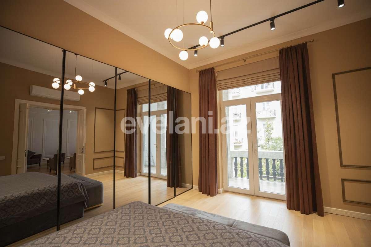Rent, old building, 3 room, 120 m², Baku, Sabail r, Sahil m.