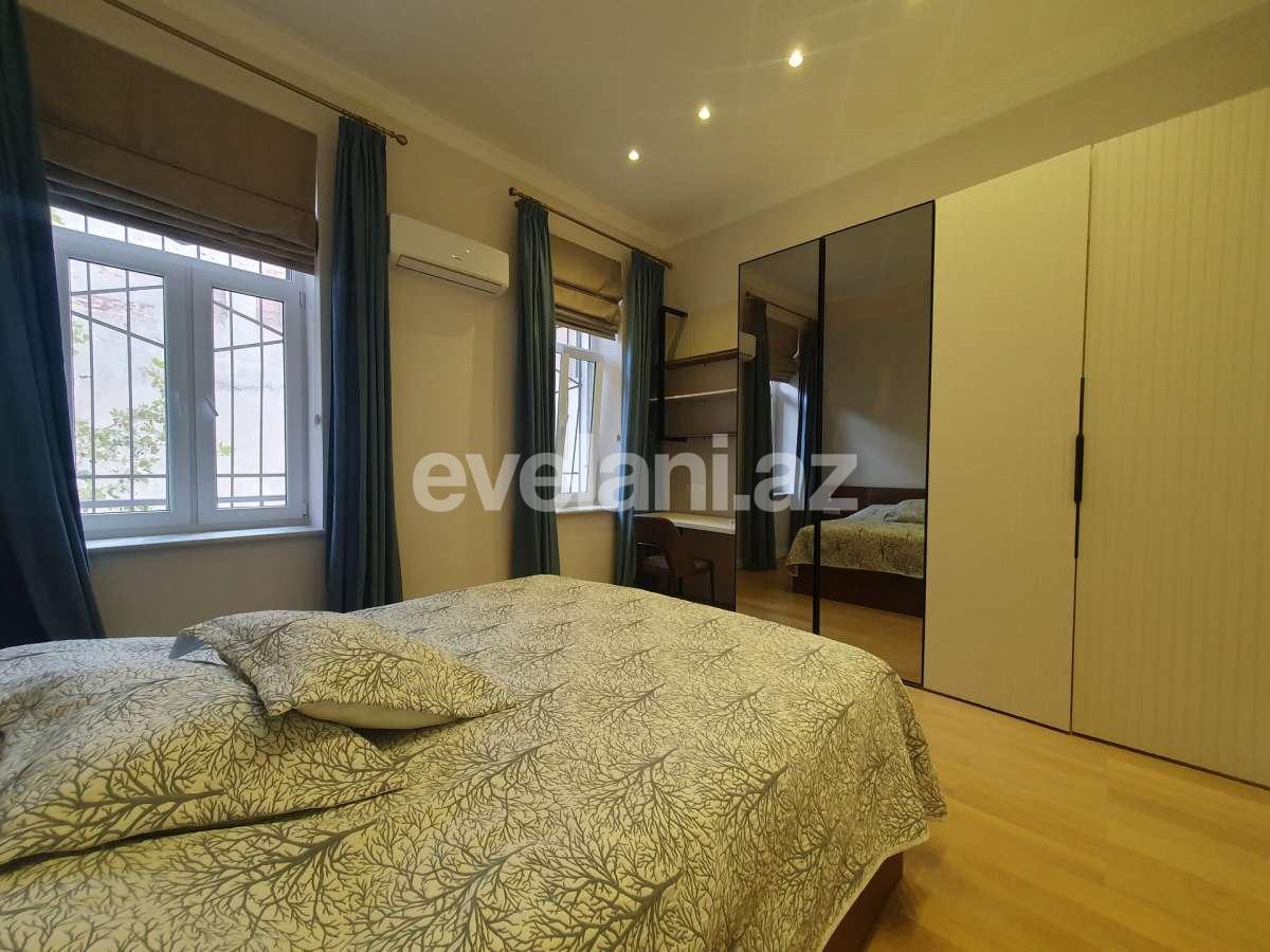 Rent, old building, 3 room, 120 m², Baku, Sabail r, Sahil m.