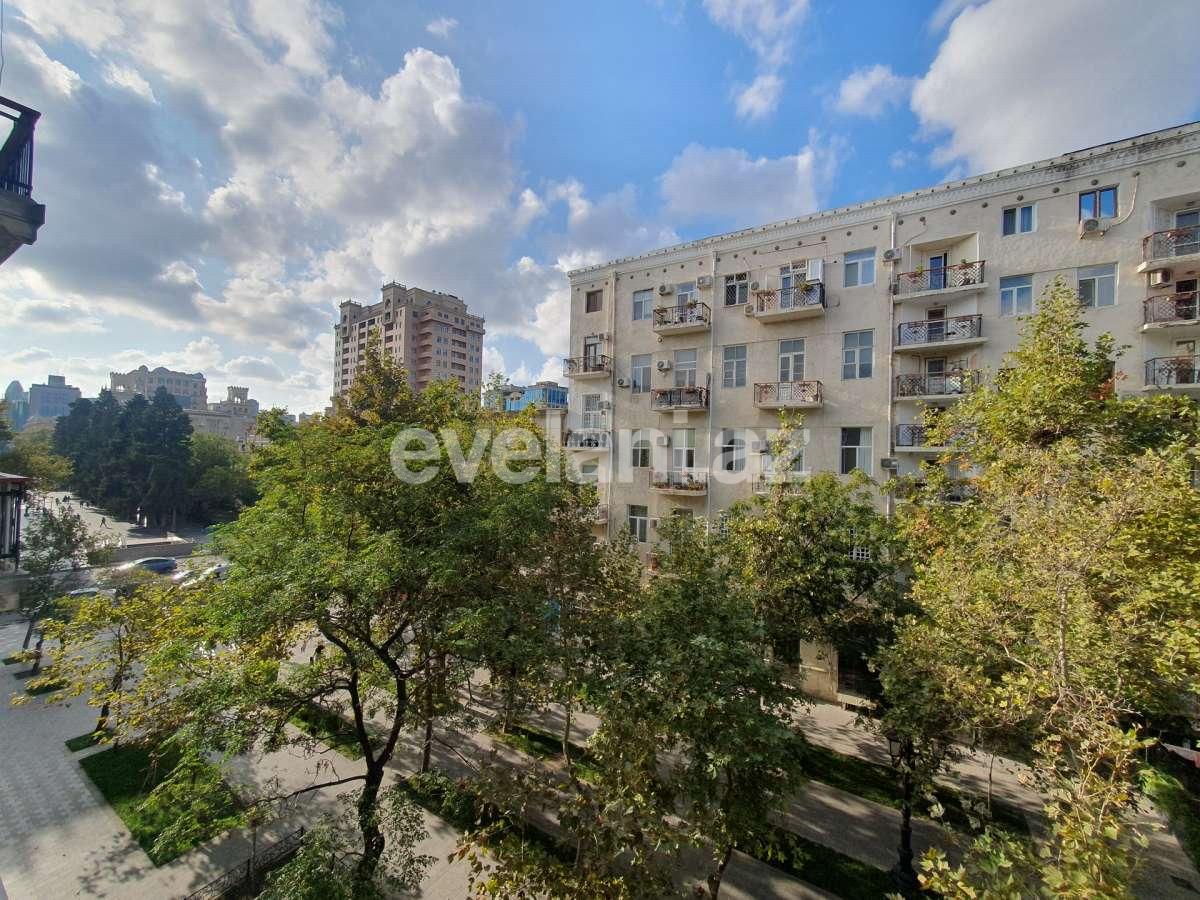 Rent, old building, 3 room, 120 m², Baku, Sabail r, Sahil m.