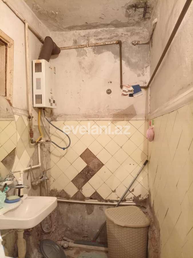 Satılır, köhnə tikili, 2 otaqlı, 63 m², Bakı, Binəqədi r, 8-ci mikrorayon q, Azadlıq prospekti m.