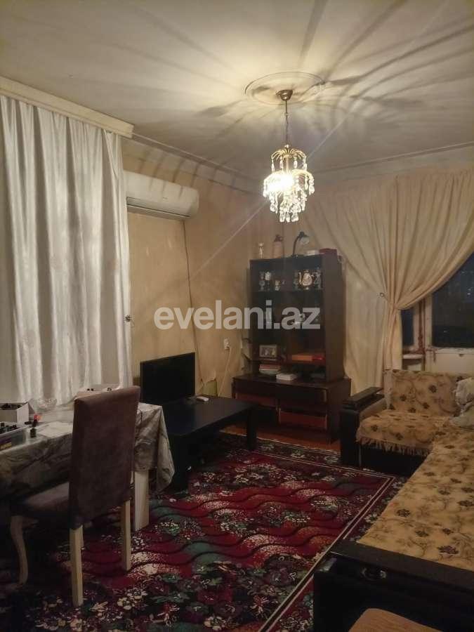 Satılır, köhnə tikili, 2 otaqlı, 63 m², Bakı, Binəqədi r, 8-ci mikrorayon q, Azadlıq prospekti m.