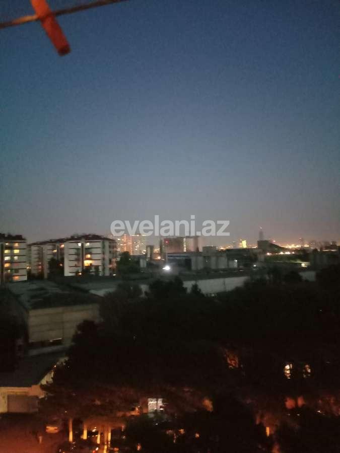 Satılır, köhnə tikili, 2 otaqlı, 63 m², Bakı, Binəqədi r, 8-ci mikrorayon q, Azadlıq prospekti m.