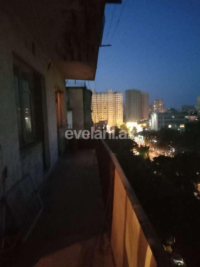 Satılır, köhnə tikili, 2 otaqlı, 63 m², Bakı, Binəqədi r, 8-ci mikrorayon q, Azadlıq prospekti m.