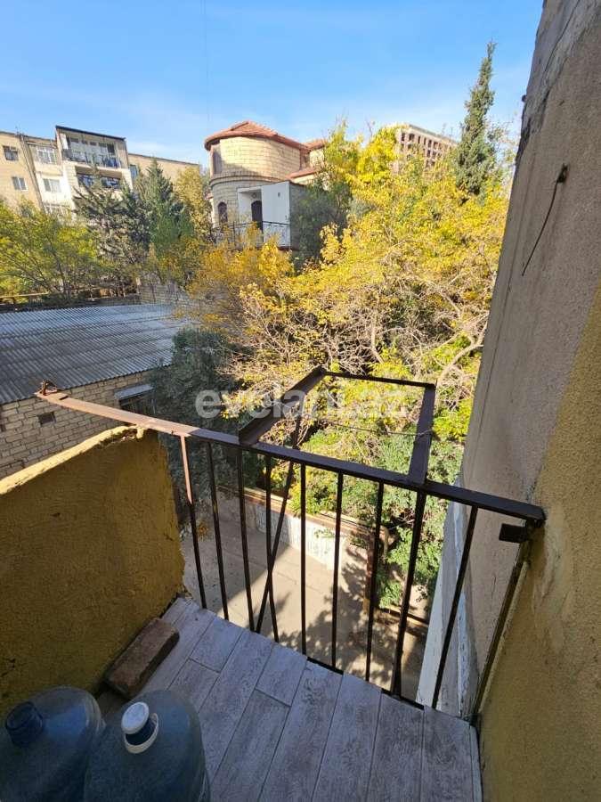 Satılır, köhnə tikili, 4 otaqlı, 54 m², Bakı, Binəqədi r, 8-ci mikrorayon q, Azadlıq prospekti m.
