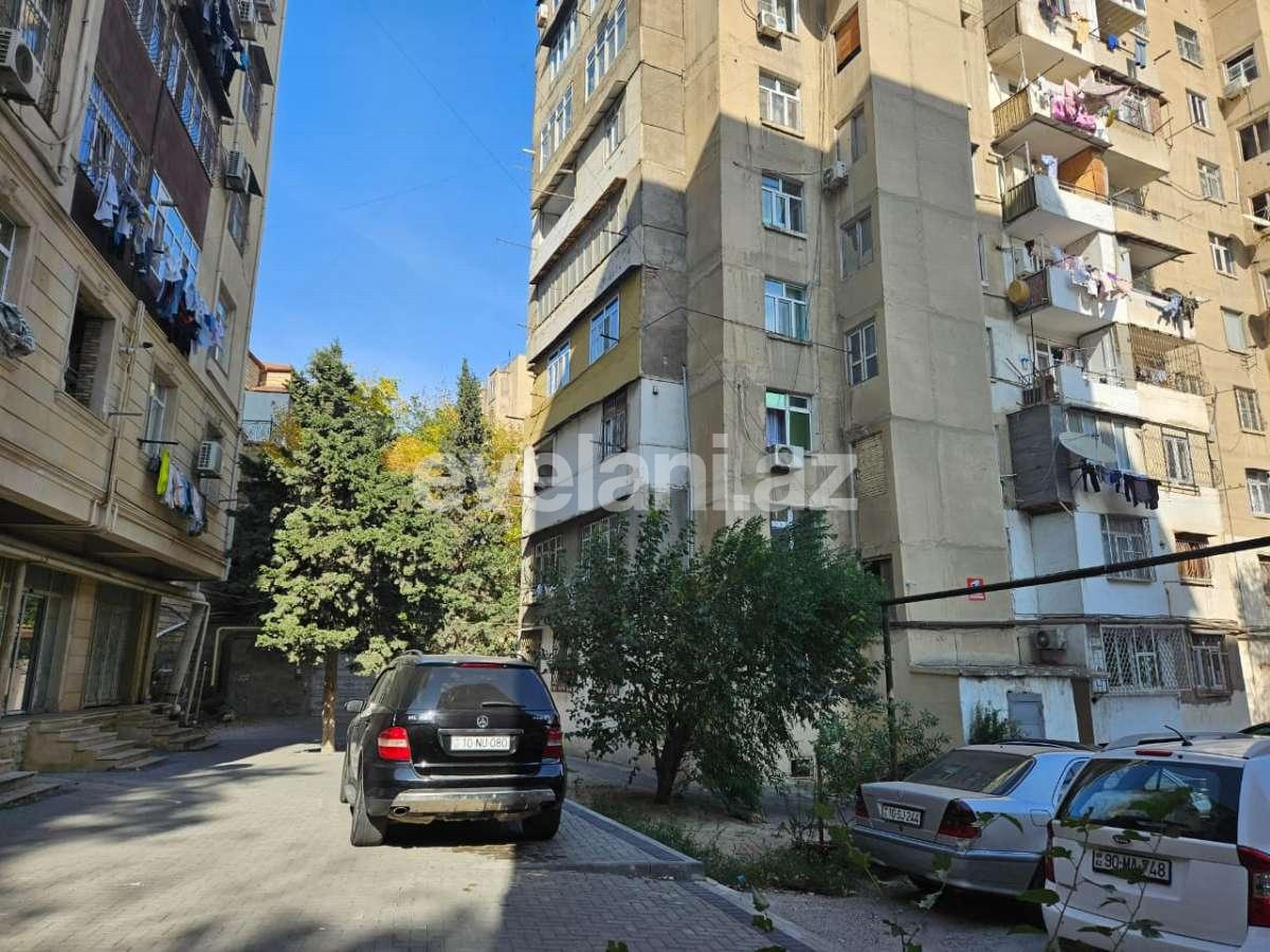 Satılır, köhnə tikili, 4 otaqlı, 54 m², Bakı, Binəqədi r, 8-ci mikrorayon q, Azadlıq prospekti m.