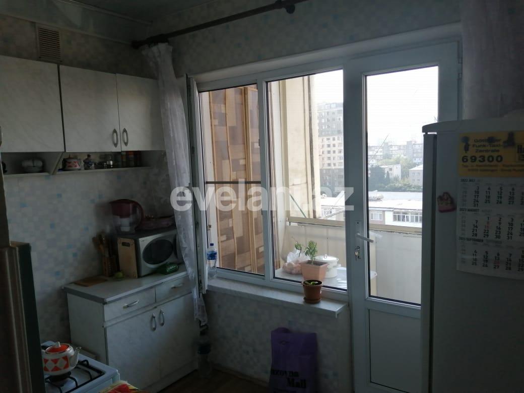Sale, old building, 4 room, 95 m², Baku, Binagadi r, 8-th microdistrict d, Azadlig prospekti m.