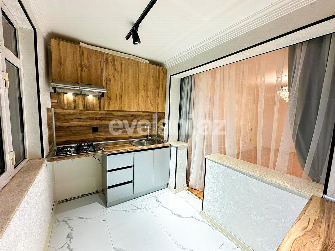 Satılır, köhnə tikili, 3 otaqlı, 50 m², Bakı, Nizami r, 8-ci kilometr q, Xalqlar Dostluğu m.