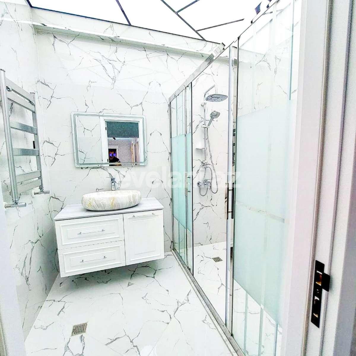 Satılır, yeni tikili, 3 otaqlı, 128 m², Bakı, Nizami r, Qara Qarayev m.