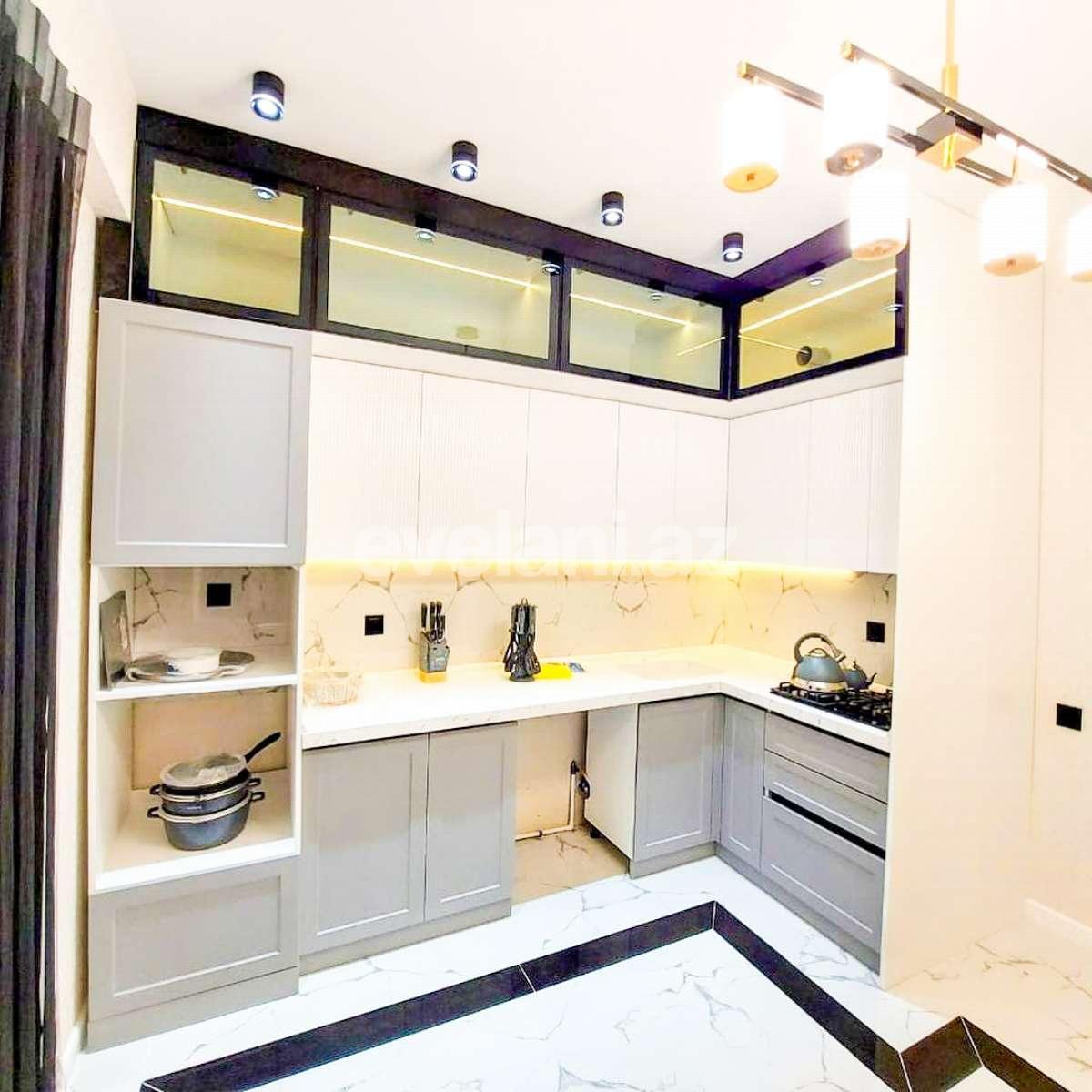 Satılır, yeni tikili, 3 otaqlı, 128 m², Bakı, Nizami r, Qara Qarayev m.