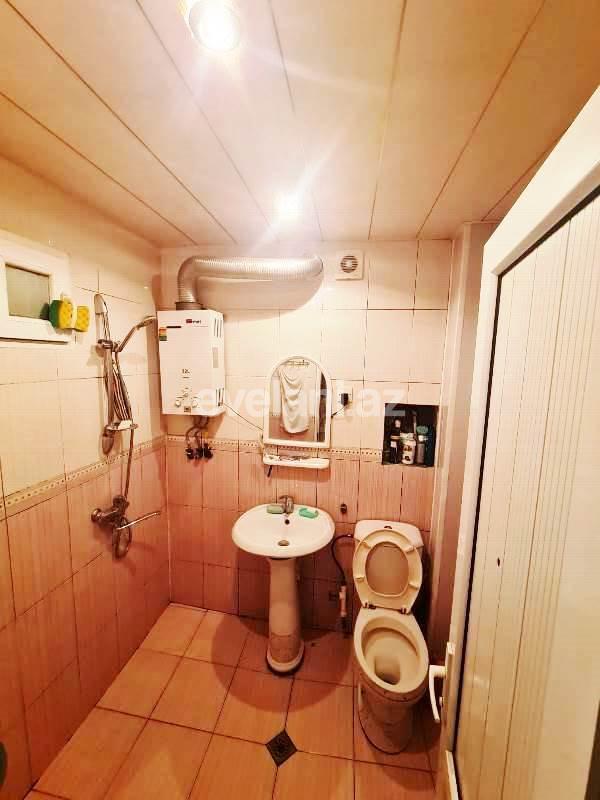 Satılır, köhnə tikili, 3 otaqlı, 70 m², Bakı, Nizami r, 8-ci kilometr q, Neftçilər m.