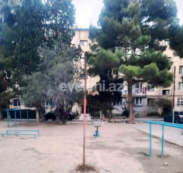 Satılır, köhnə tikili, 3 otaqlı, 70 m², Bakı, Nizami r, 8-ci kilometr q, Neftçilər m.