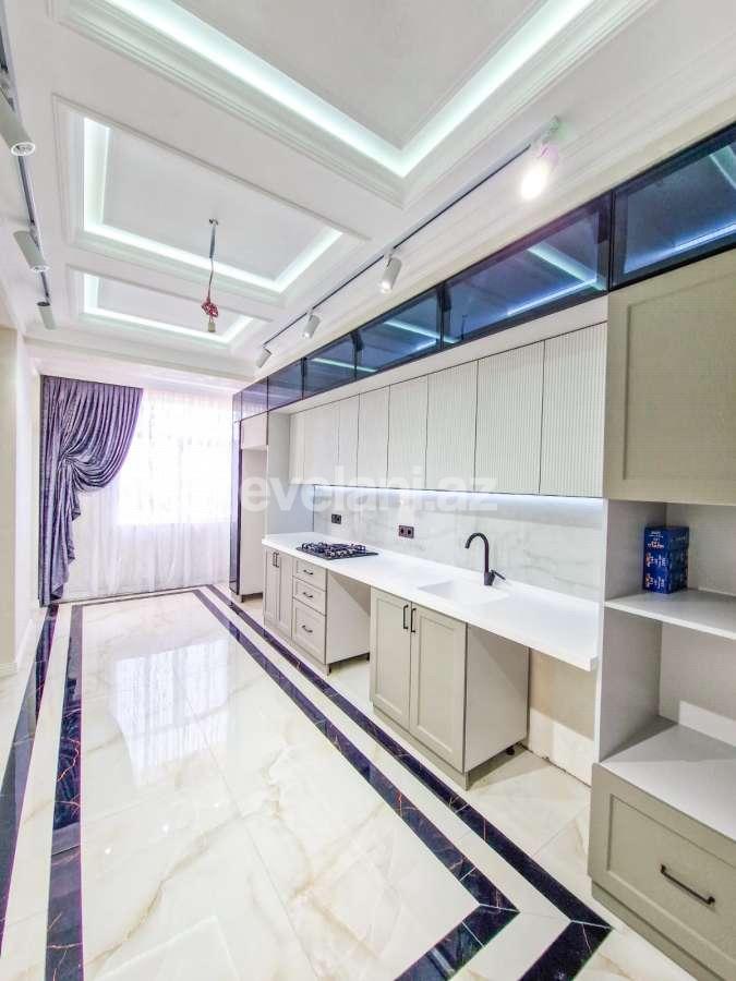 Satılır, yeni tikili, 3 otaqlı, 130 m², Bakı, Nizami r, Qara Qarayev m.