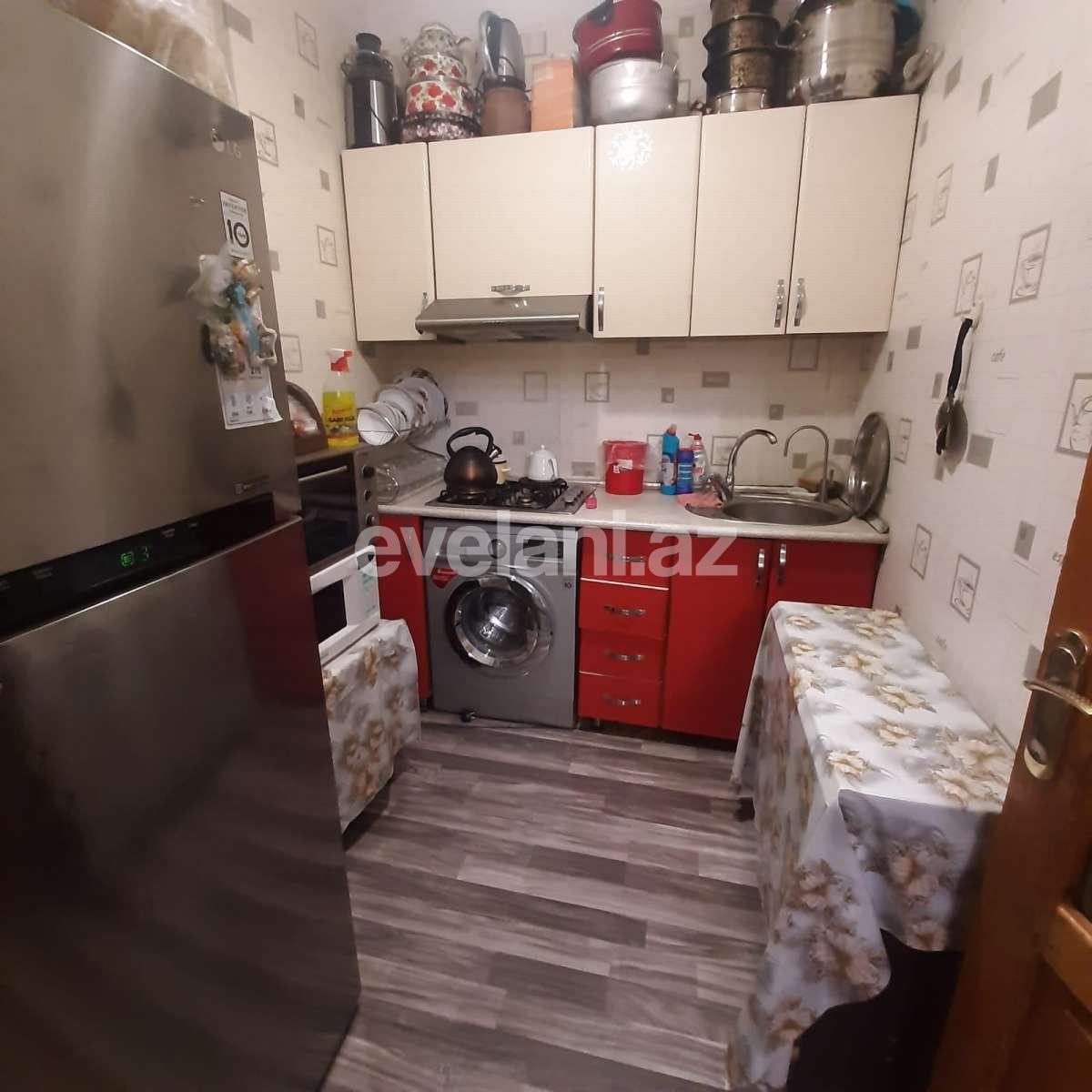 Satılır, köhnə tikili, 2 otaqlı, 70 m², Bakı, Nəsimi r, 4-cü mikrorayon q, Memar Əcəmi m.
