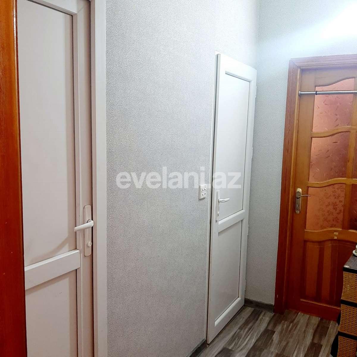 Satılır, köhnə tikili, 2 otaqlı, 70 m², Bakı, Nəsimi r, 4-cü mikrorayon q, Memar Əcəmi m.