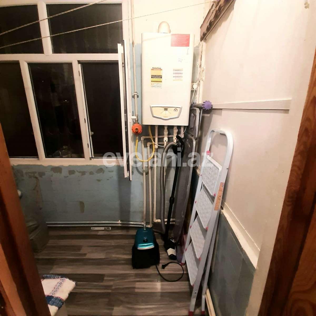 Satılır, köhnə tikili, 2 otaqlı, 70 m², Bakı, Nəsimi r, 4-cü mikrorayon q, Memar Əcəmi m.