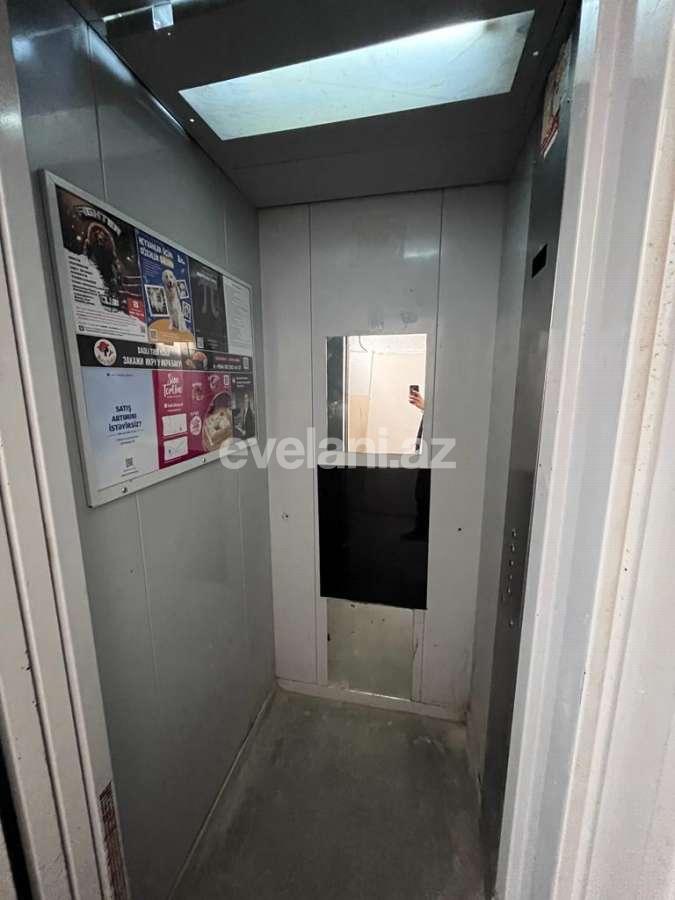 Satılır, köhnə tikili, 2 otaqlı, 46 m², Bakı, Binəqədi r, 8-ci mikrorayon q, Azadlıq prospekti m.