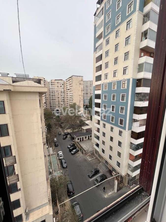 Satılır, köhnə tikili, 2 otaqlı, 46 m², Bakı, Binəqədi r, 8-ci mikrorayon q, Azadlıq prospekti m.