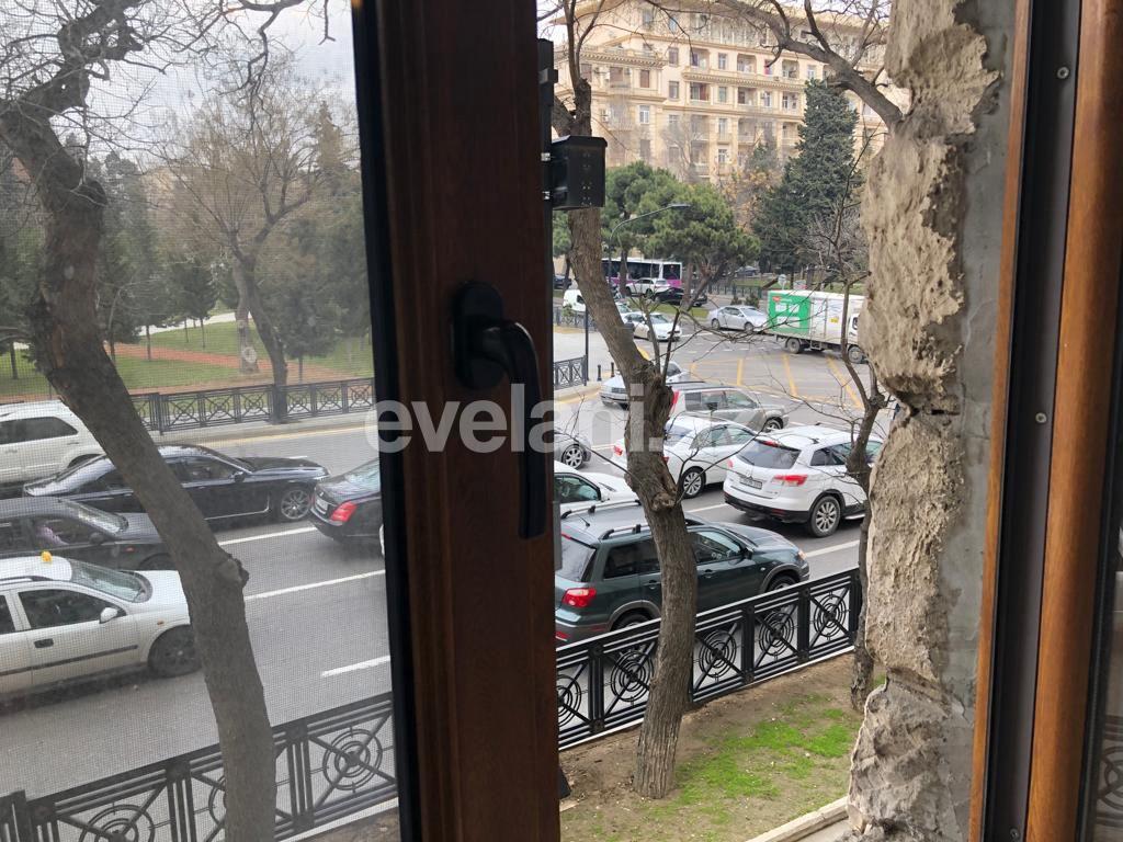 Rent, old building, 2 room, 70 m², Baku, Nasimi r, 28 may m.