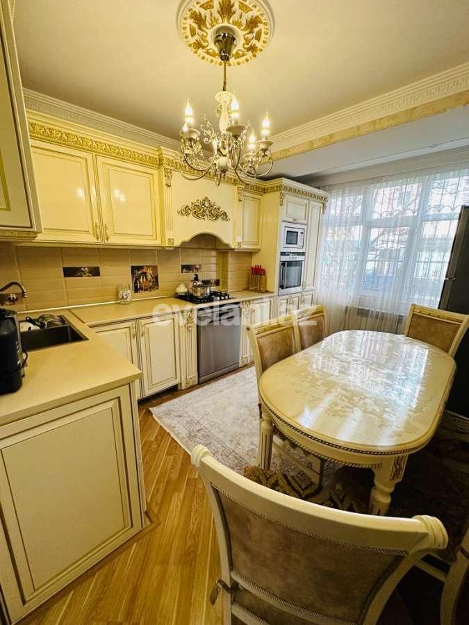 Satılır, köhnə tikili, 4 otaqlı, 110 m², Bakı, Xətai r, Həzi Aslanov m.