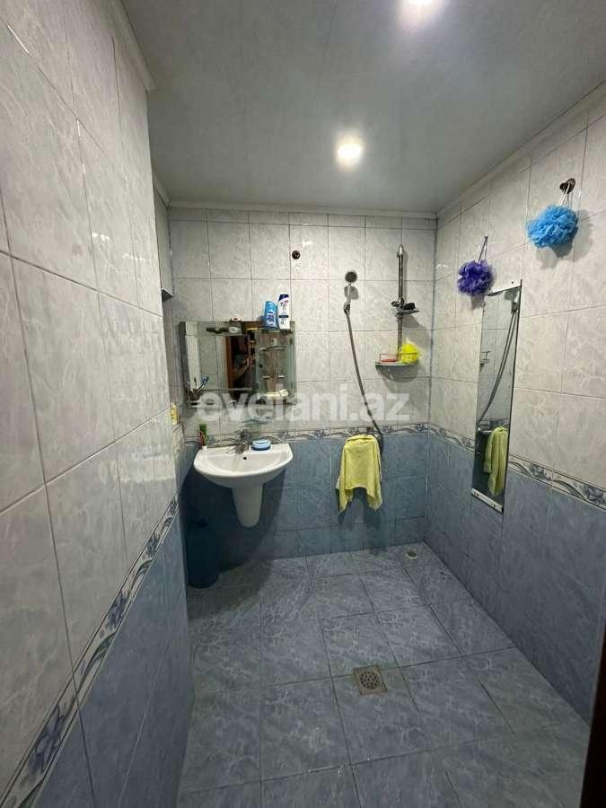 Satılır, köhnə tikili, 4 otaqlı, 110 m², Bakı, Binəqədi r, 8-ci mikrorayon q, Azadlıq prospekti m.