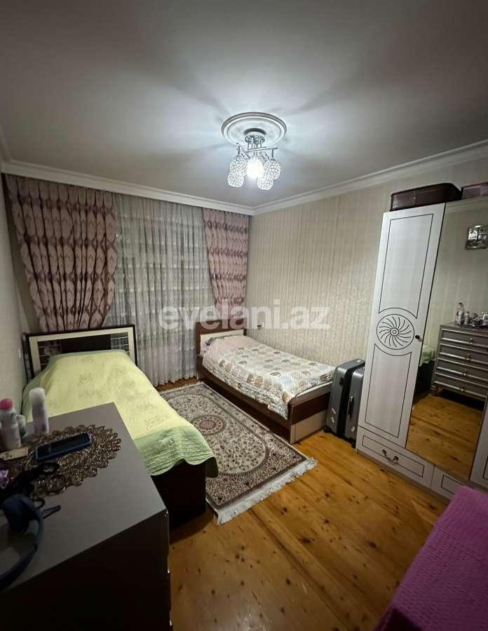 Satılır, köhnə tikili, 4 otaqlı, 110 m², Bakı, Binəqədi r, 8-ci mikrorayon q, Azadlıq prospekti m.