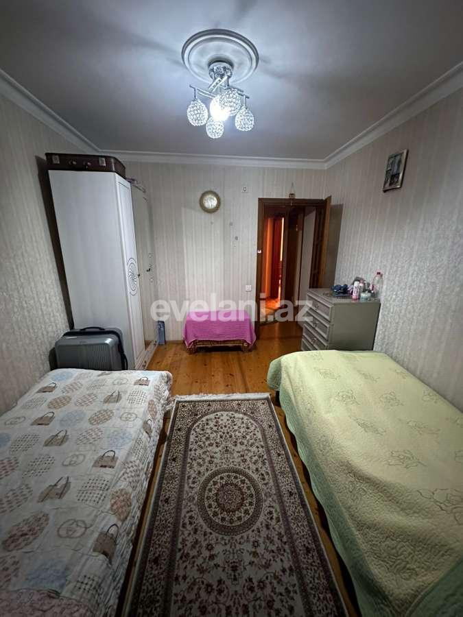 Satılır, köhnə tikili, 4 otaqlı, 110 m², Bakı, Binəqədi r, 8-ci mikrorayon q, Azadlıq prospekti m.