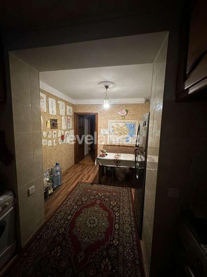 Satılır, köhnə tikili, 4 otaqlı, 110 m², Bakı, Binəqədi r, 8-ci mikrorayon q, Azadlıq prospekti m.