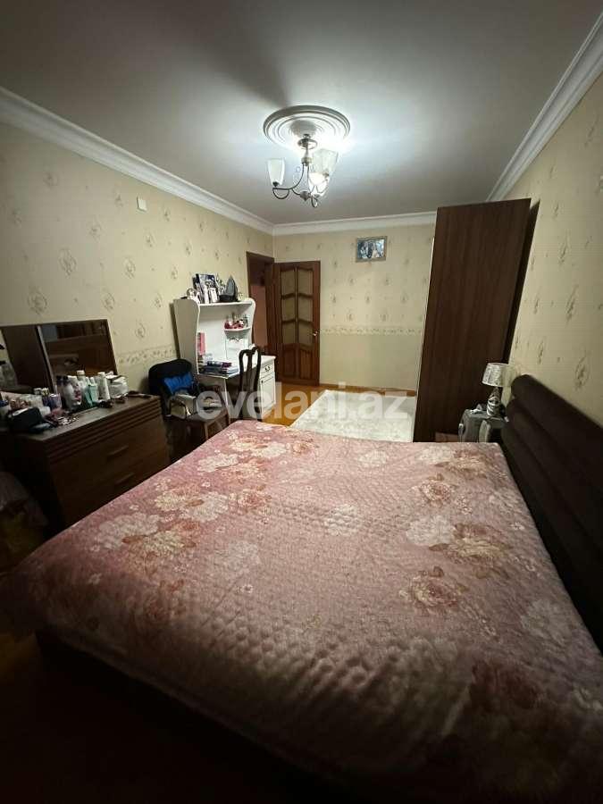 Satılır, köhnə tikili, 4 otaqlı, 110 m², Bakı, Binəqədi r, 8-ci mikrorayon q, Azadlıq prospekti m.