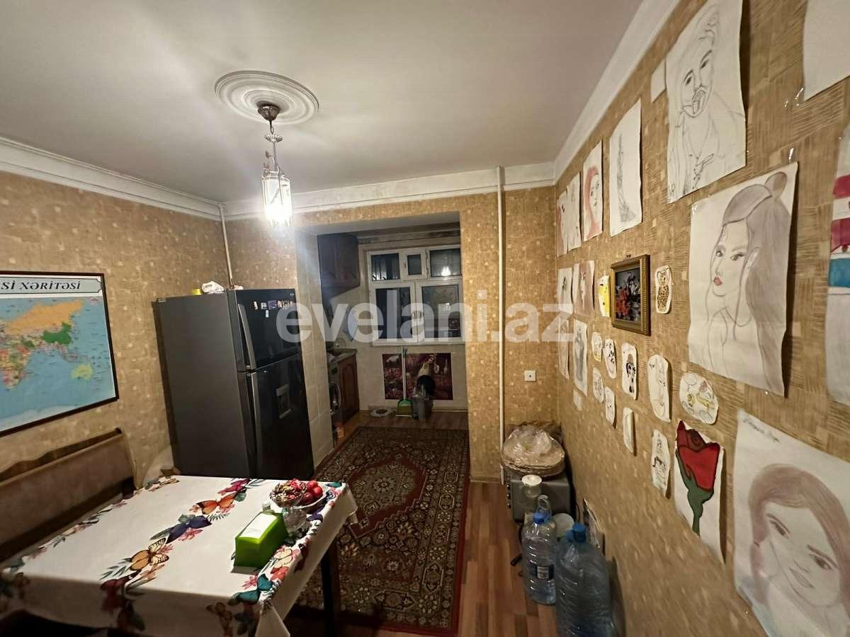 Satılır, köhnə tikili, 4 otaqlı, 110 m², Bakı, Binəqədi r, 8-ci mikrorayon q, Azadlıq prospekti m.